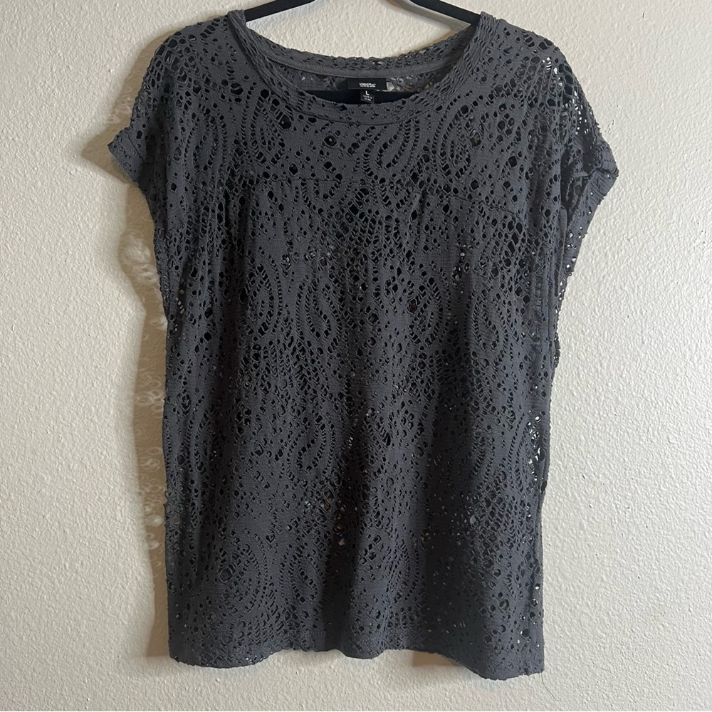 Mossimo Gray w/Cut-Out Paisley & Floral Design Cap Sleeve Top -